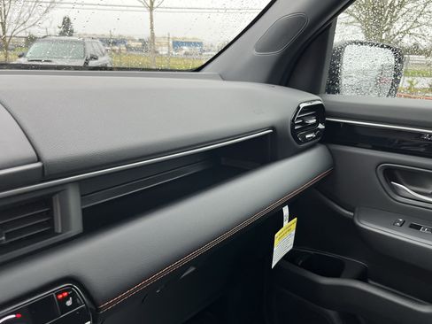 Used 2025 Honda Pilot Sport image 22