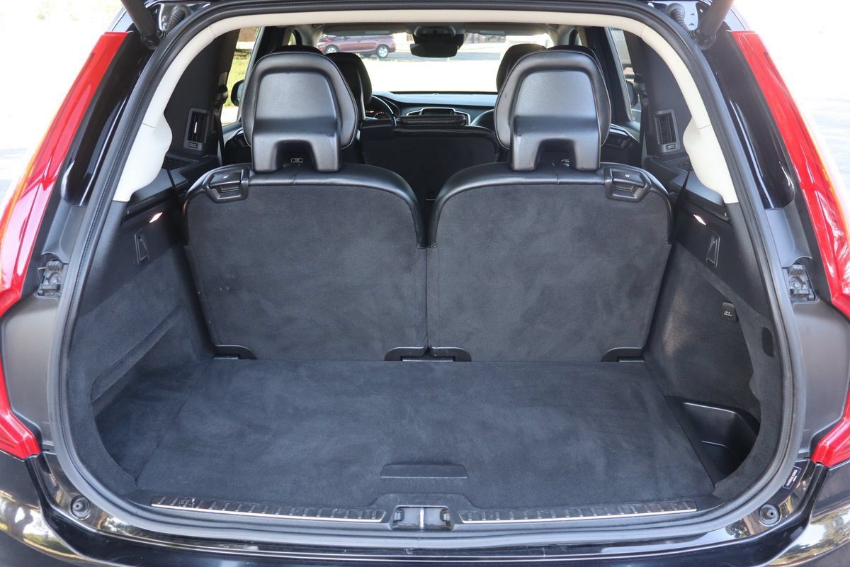 Used 2020 Volvo XC90 T5 Momentum AWD/4WD image 14