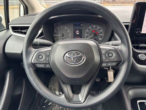 Used 2025 Toyota Corolla LE image 27
