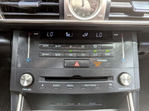 Used 2015 Lexus IS 250 4dr Sport Sdn AWD image 27