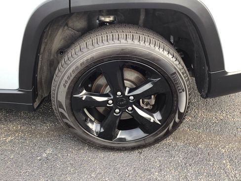Certified 2025 Jeep Grand Cherokee L Limited w/ Black Appearance Package AWD/4WD image 7