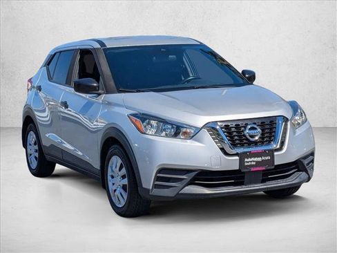 Used 2020 Nissan Kicks S FWD image 3