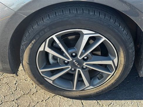 Used 2023 Kia Forte LXS image 9