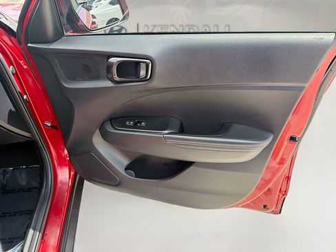 Used 2024 Hyundai Venue Limited FWD image 30