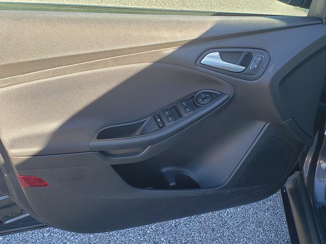 Used 2016 Ford Focus SE FWD image 11