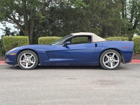 Used 2005 Chevrolet Corvette Convertible w/ Preferred Equipment Group RWD image 9