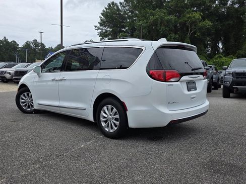 Used 2019 Chrysler Pacifica Touring-L FWD image 5
