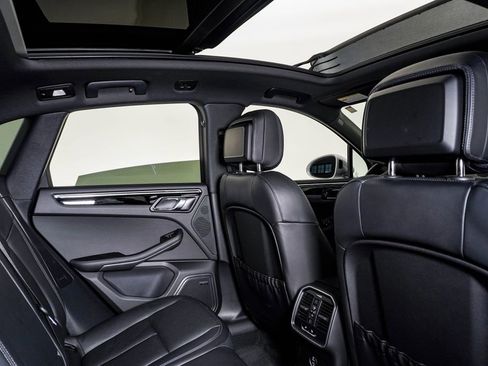 Certified 2025 Porsche Macan w/ Premium Package Plus AWD/4WD image 16