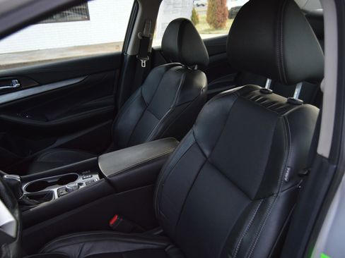 Used 2018 Nissan Maxima 3.5 SV image 9