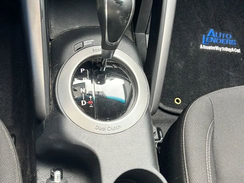 Used 2016 Hyundai Veloster image 28