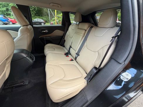 Used 2015 Jeep Cherokee Limited w/ Luxury Group AWD/4WD image 24
