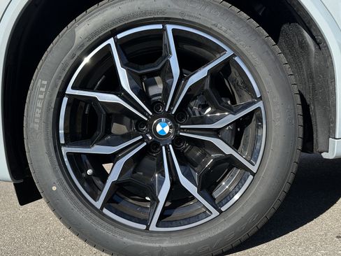 Used 2025 BMW X4 xDrive30i w/ Premium Package image 12