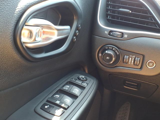 Used 2022 Jeep Cherokee Trailhawk w/ Premium Leather Package AWD/4WD image 24