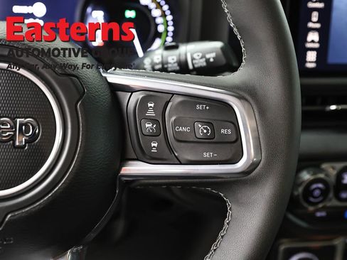 Used 2025 Jeep Wrangler Unlimited Sahara image 16