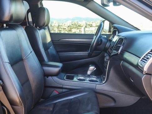 Used 2020 Jeep Grand Cherokee Altitude image 16