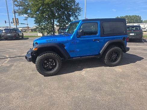 Used 2025 Jeep Wrangler Sport AWD/4WD image 4