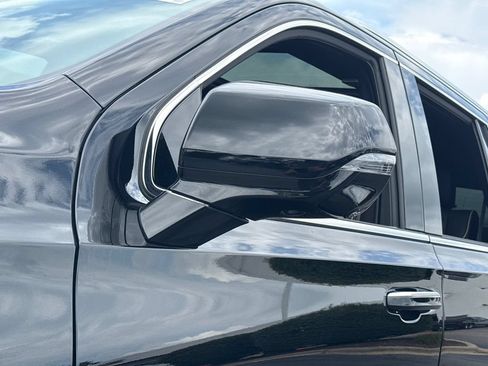 Certified 2024 Cadillac Escalade Premium Luxury w/ Performance Package AWD/4WD image 13