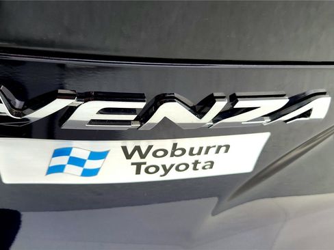 Certified 2022 Toyota Venza LE image 13