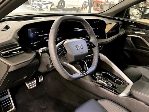 New 2025 Audi SQ5 Prestige image 8