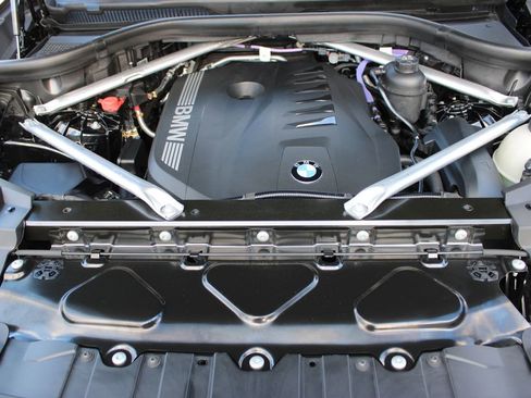 Used 2024 BMW X5 xDrive40i w/ M Sport Package image 38