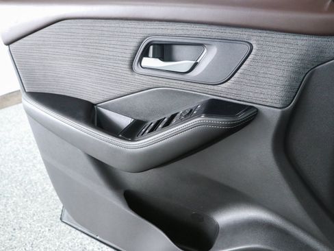 Used 2022 Nissan Rogue SV FWD image 18