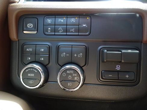 New 2026 Chevrolet Suburban High Country AWD/4WD image 13