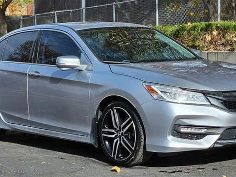 Used 2016 Honda Accord Touring image 7