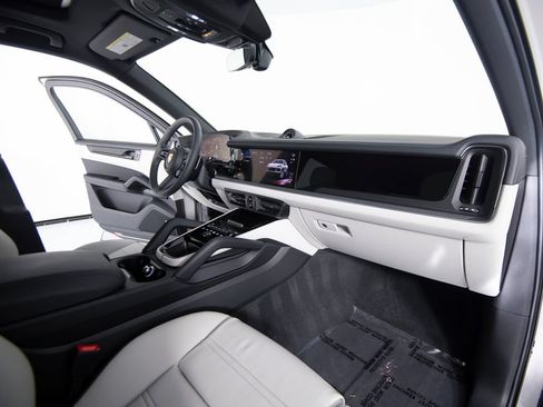 Certified 2026 Porsche Cayenne E-Hybrid AWD/4WD image 70
