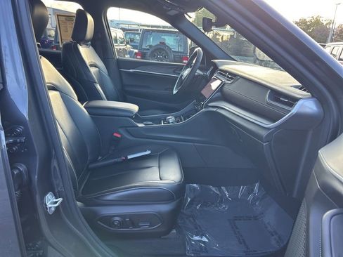 Used 2024 Jeep Grand Cherokee Limited image 22