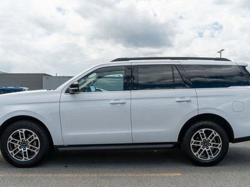 Used 2025 Ford Expedition Active AWD/4WD image 9