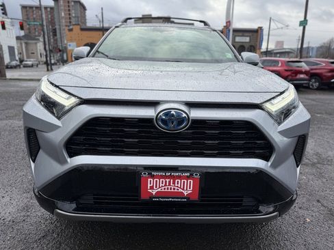 Used 2023 Toyota RAV4 SE image 3