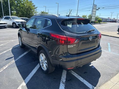 Used 2018 Nissan Rogue Sport SV AWD/4WD image 9