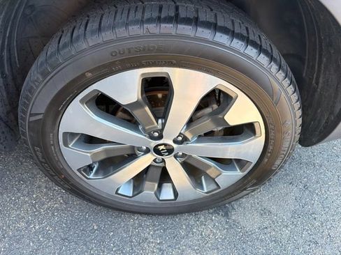 Used 2020 Kia Telluride EX w/ EX Premium Package AWD/4WD image 12