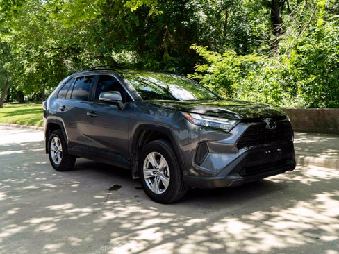 Used 2024 Toyota RAV4 XLE w/ Convenience Package FWD image 2