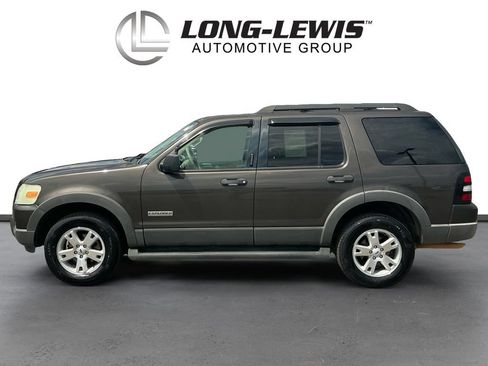 Used 2006 Ford Explorer XLT RWD image 2