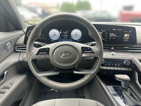Used 2024 Hyundai Elantra SEL w/ Convenience Package image 10