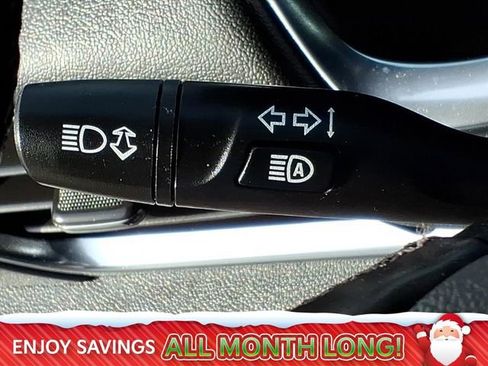 Used 2023 Chevrolet Traverse LT w/ Rear Camera Mirror Package image 26