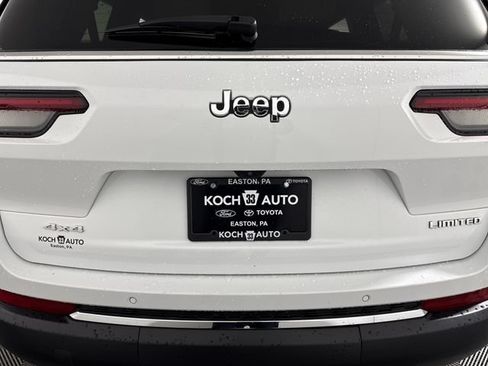 Used 2023 Jeep Grand Cherokee L Limited AWD/4WD image 19