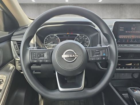 Used 2024 Nissan Rogue SV image 21