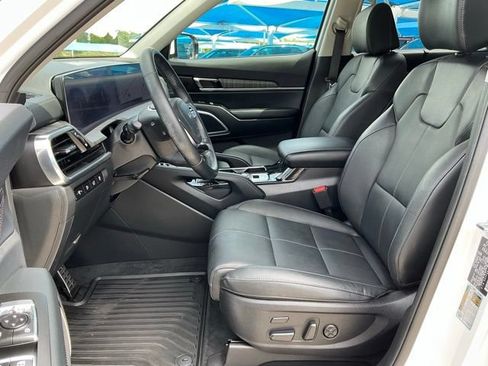 Used 2025 Kia Telluride SX w/ SX Captain's Chair Package FWD image 12