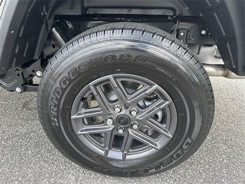New 2025 Jeep Gladiator Sport image 19