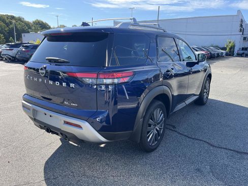 Used 2025 Nissan Pathfinder SL w/ SL Premium Package image 3