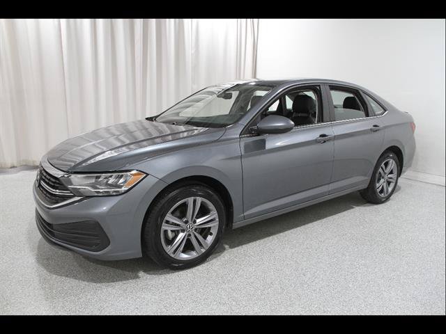 Used 2023 Volkswagen Jetta SE FWD image 3