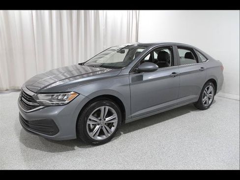 Certified 2023 Volkswagen Jetta SE FWD image 3