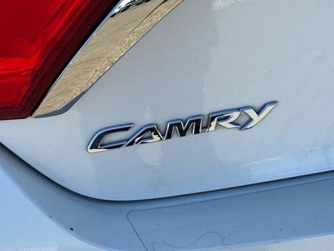 Used 2015 Toyota Camry SE FWD image 23