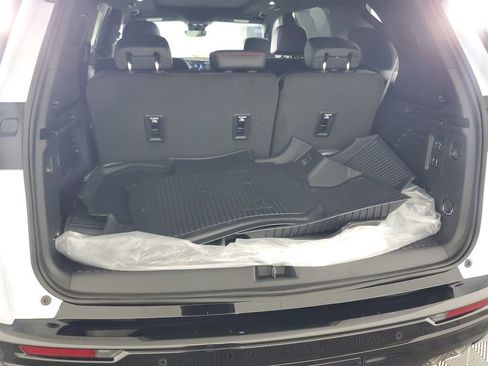 New 2026 Chevrolet Traverse RS w/ LPO, Floor Liner Package FWD image 29