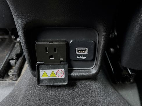 Used 2018 Jeep Compass Limited image 16