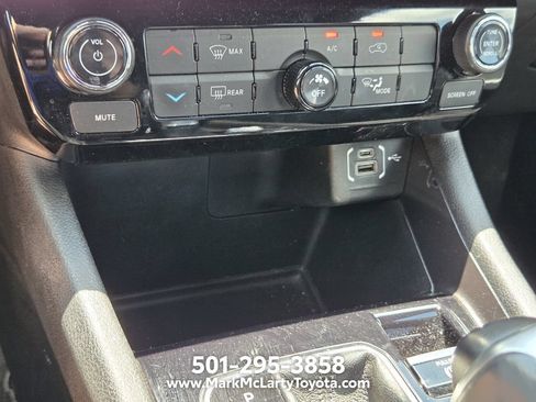Used 2024 Jeep Compass Latitude AWD/4WD image 19