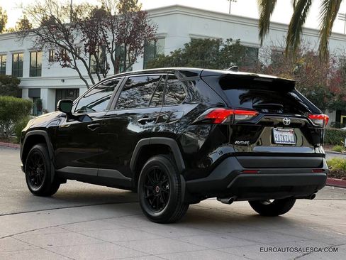 Used 2022 Toyota RAV4 LE image 6