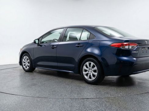 Used 2025 Toyota Corolla LE image 6